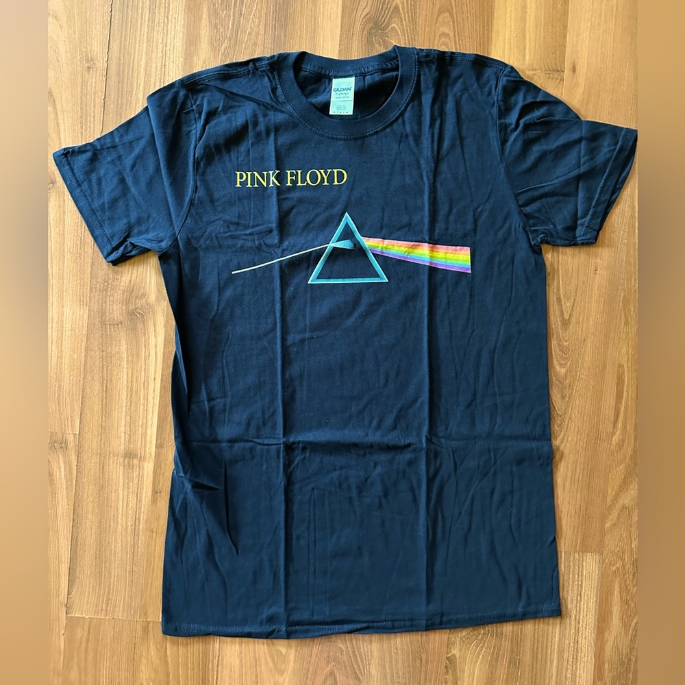 NWT Pink Floyd Dark Side Of The Moon T-shirt size Medium🌈
